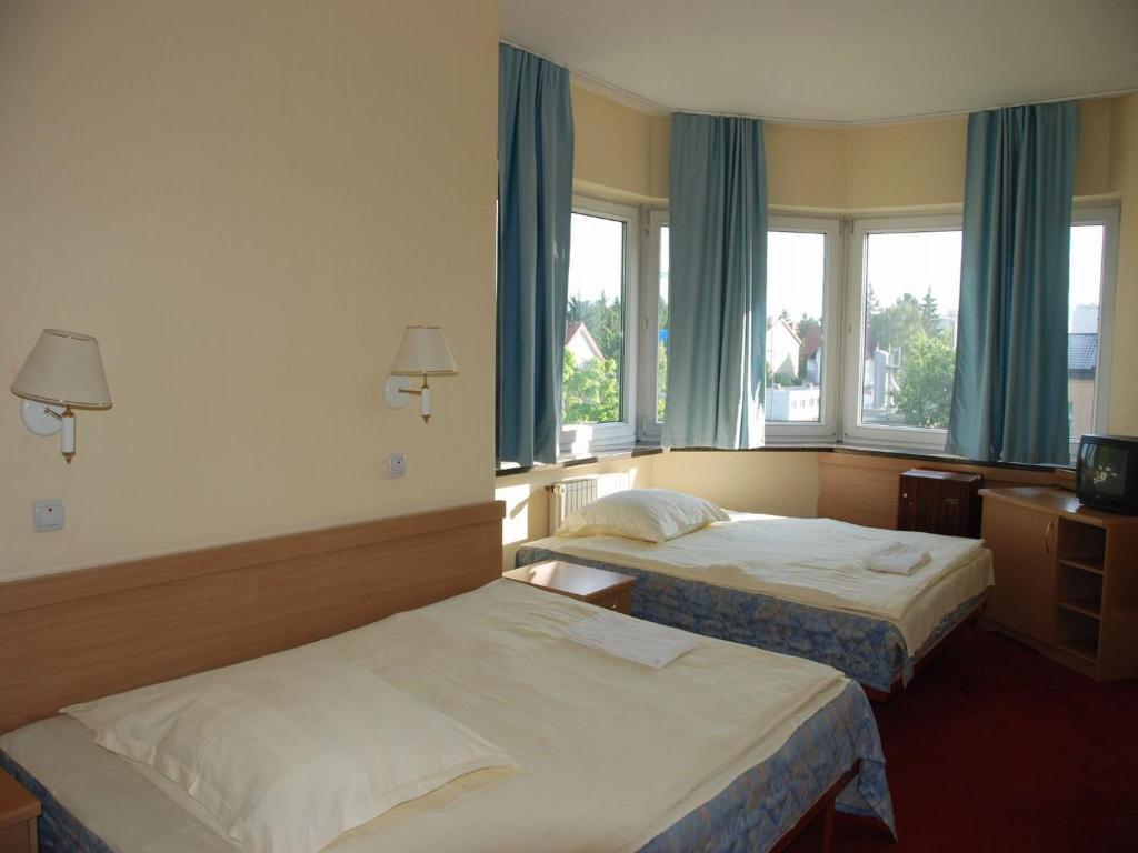 Rezydencja Parkowa Hotel Warschau Buitenkant foto