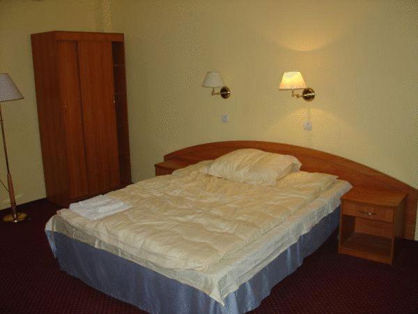 Rezydencja Parkowa Hotel Warschau Buitenkant foto