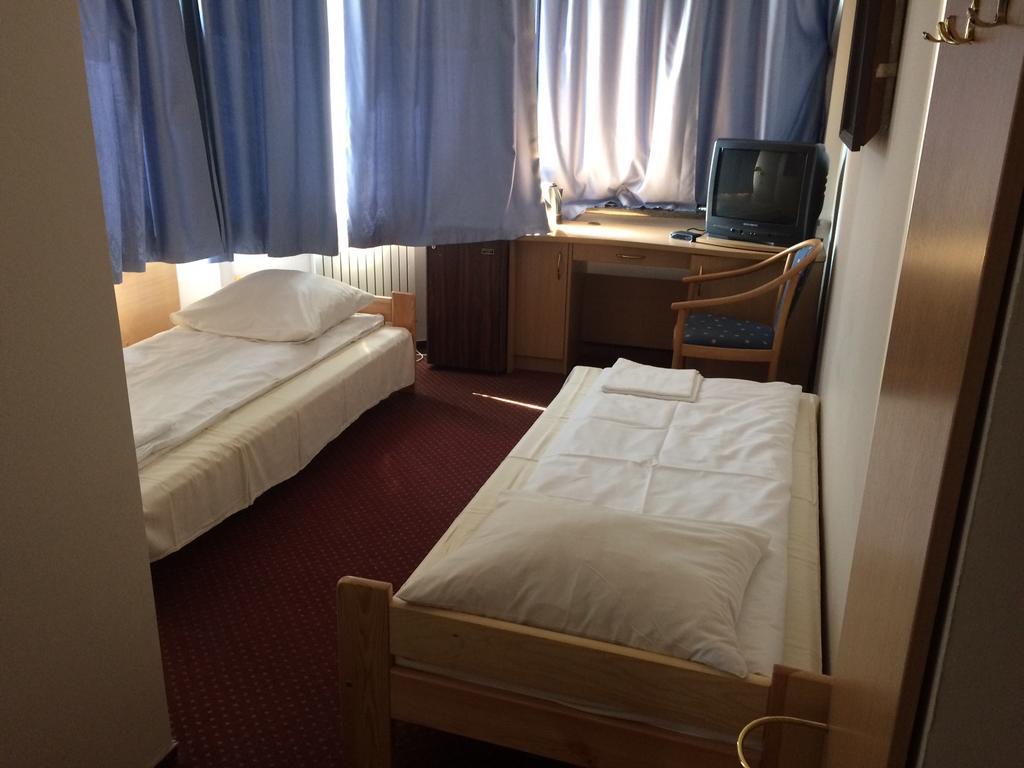 Rezydencja Parkowa Hotel Warschau Buitenkant foto